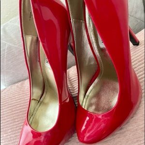 Sexy Steve Madden red pumps size 7 ❤️